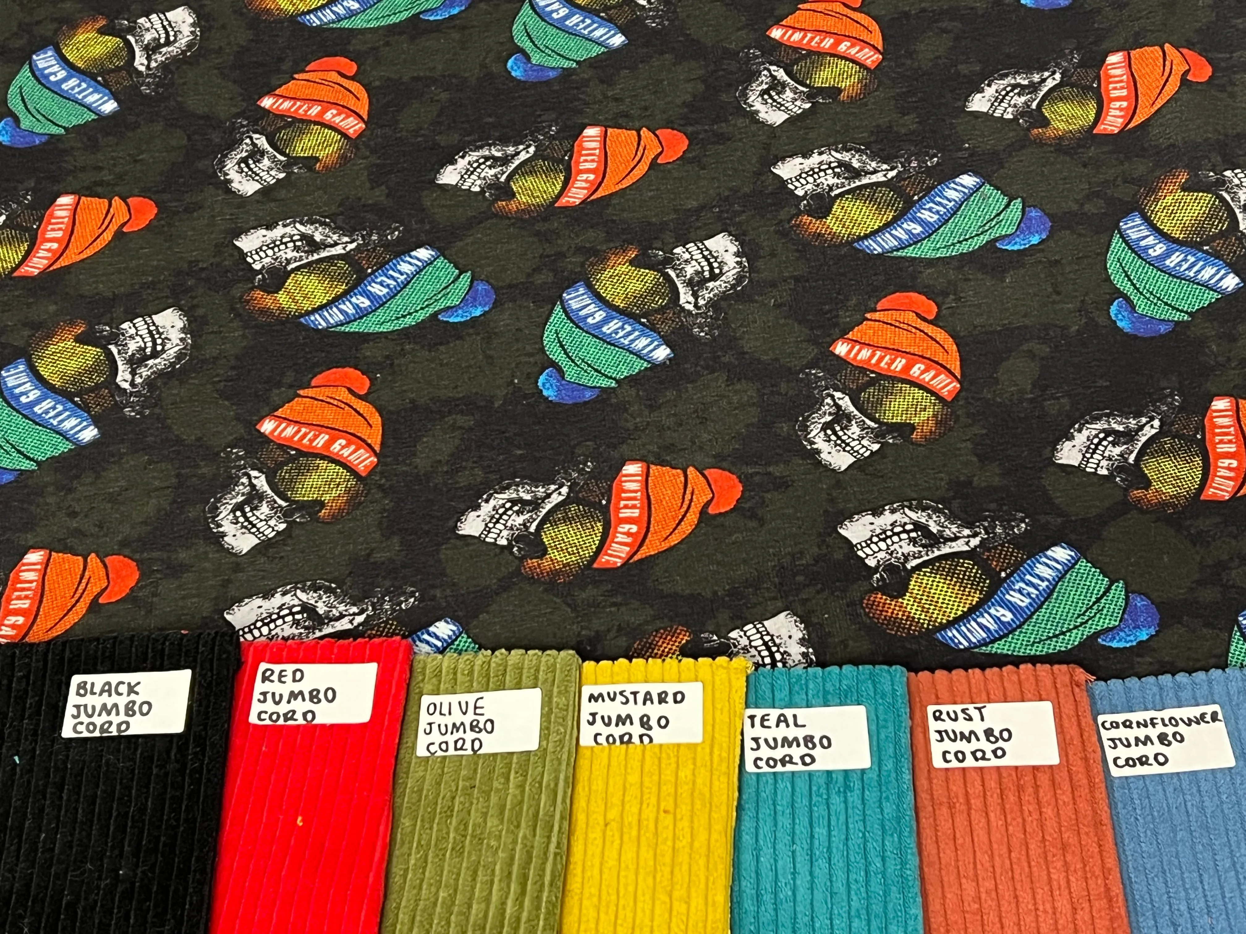 85CM REMNANT BLACK SKULLS ALPINE FLEECE