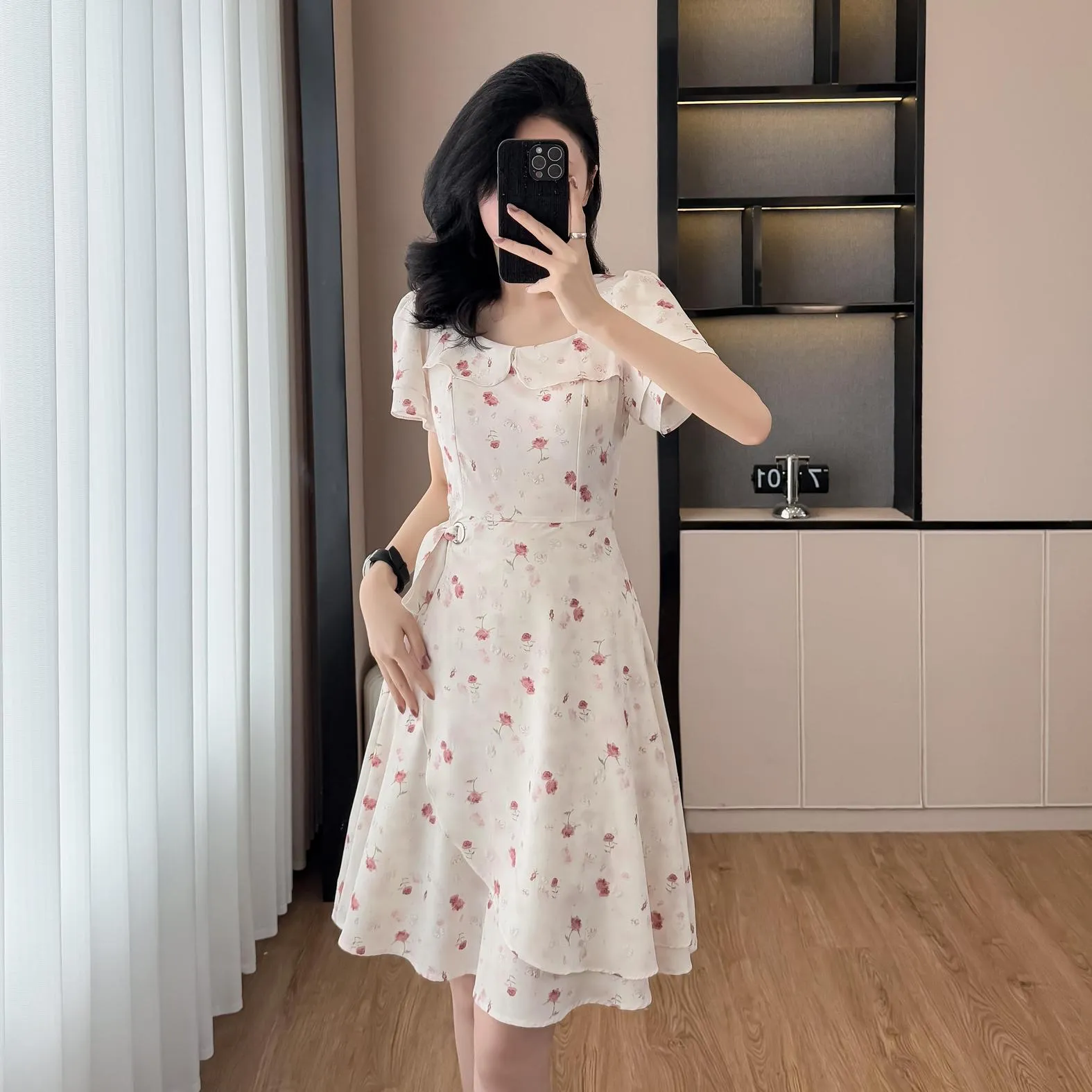 Chic A-line Summer Frock Featuring a Tulip Hem and Stylish Square Neck