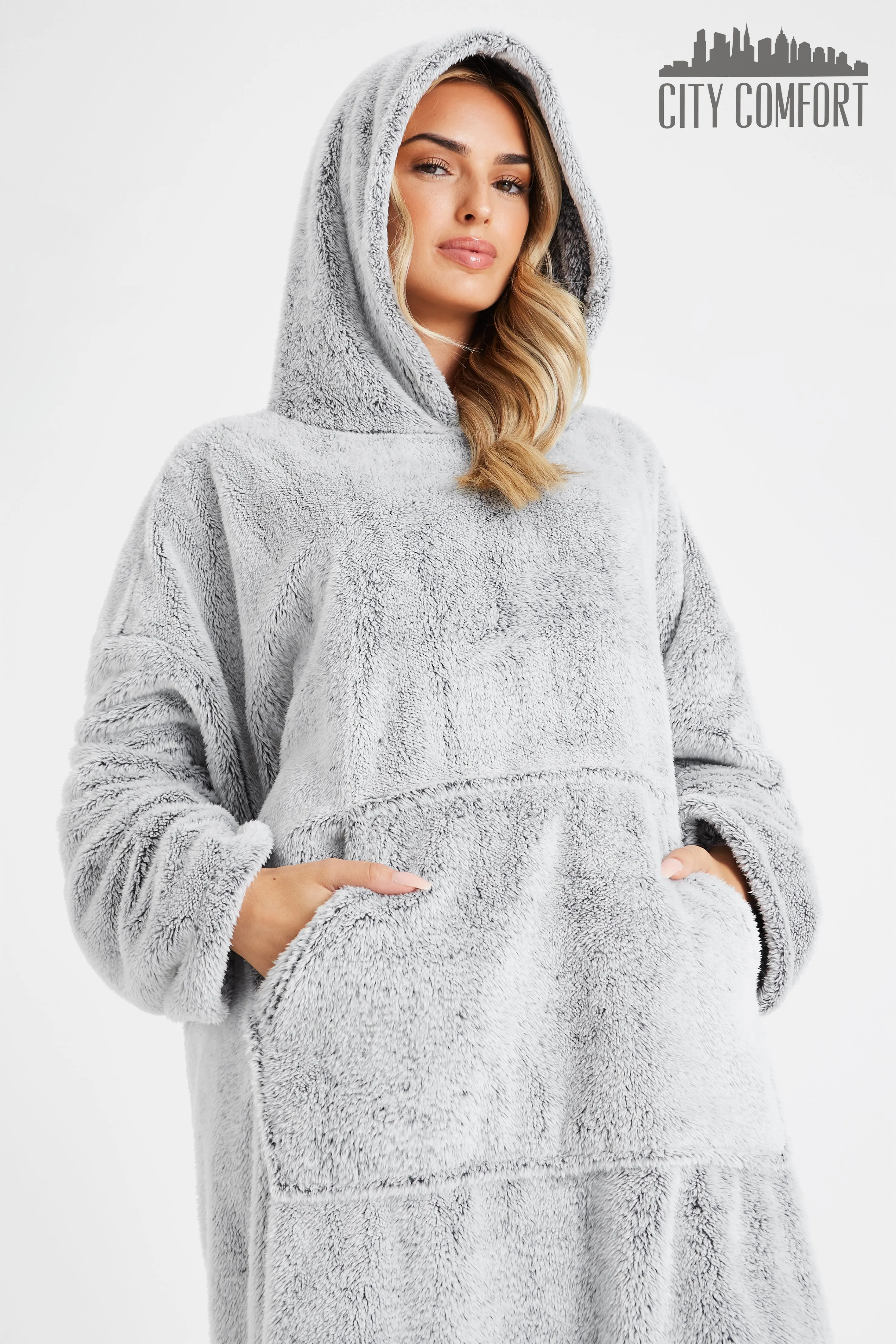 CityComfort Blanket Oversized Hoodie for Women & Men Fleece Blanket with Sleeves