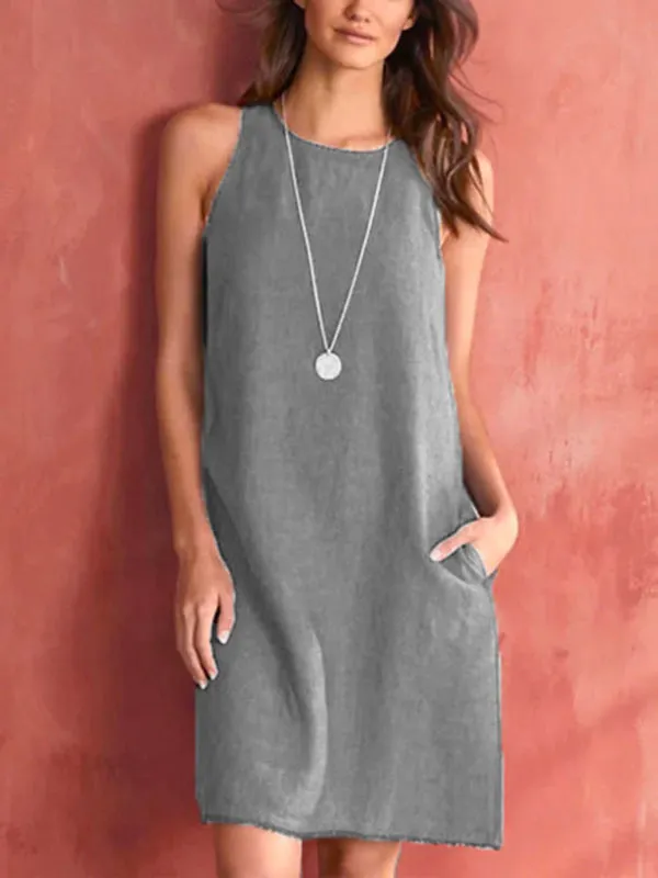Comfortable Sleeveless Dress with Pockets and Round Neck