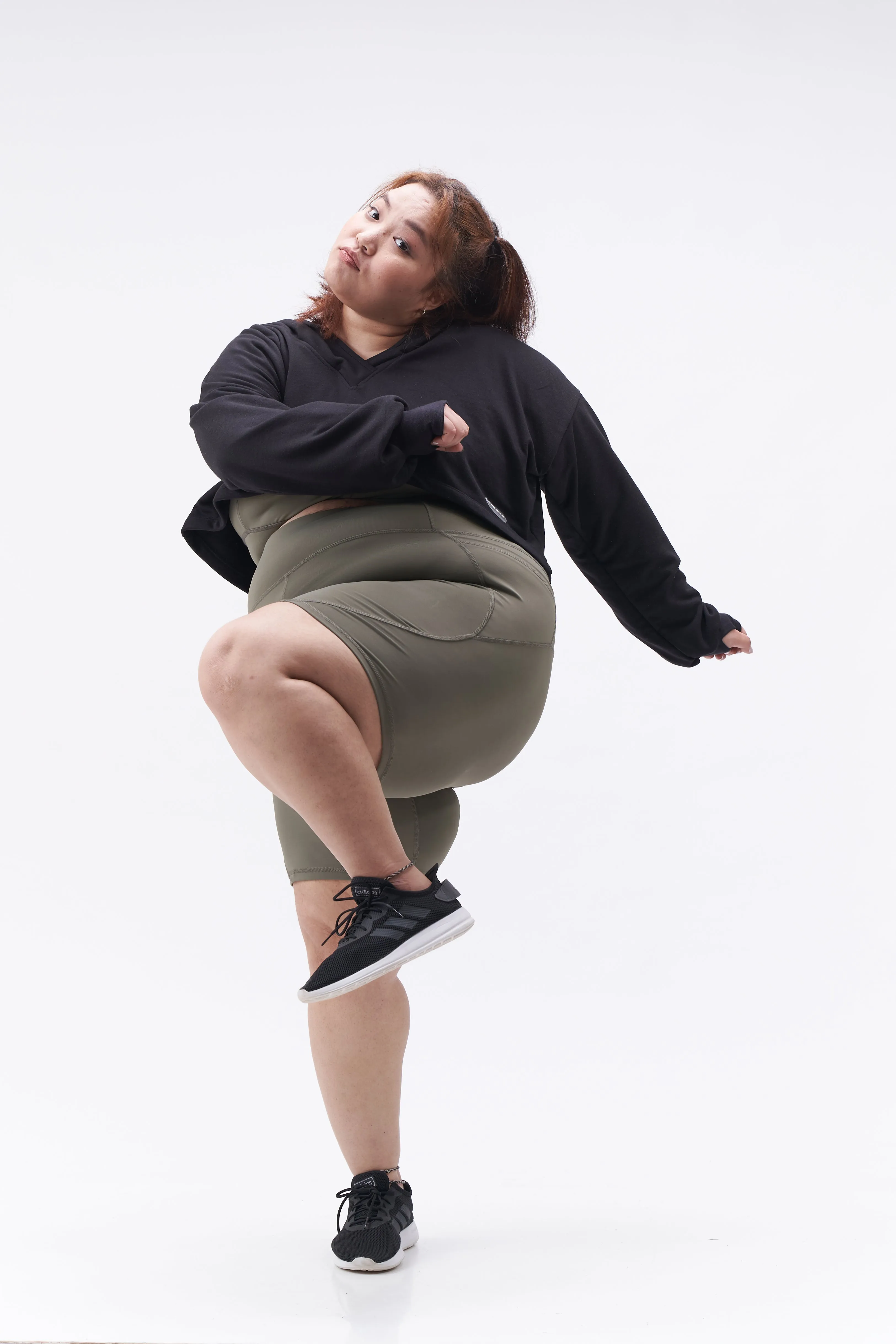 Curvy Cropped Hoodie: Black
