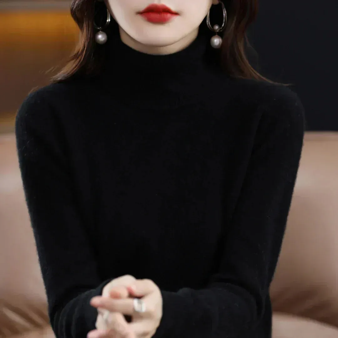 Fashionable turtleneck sweater made of comfortable cashmere