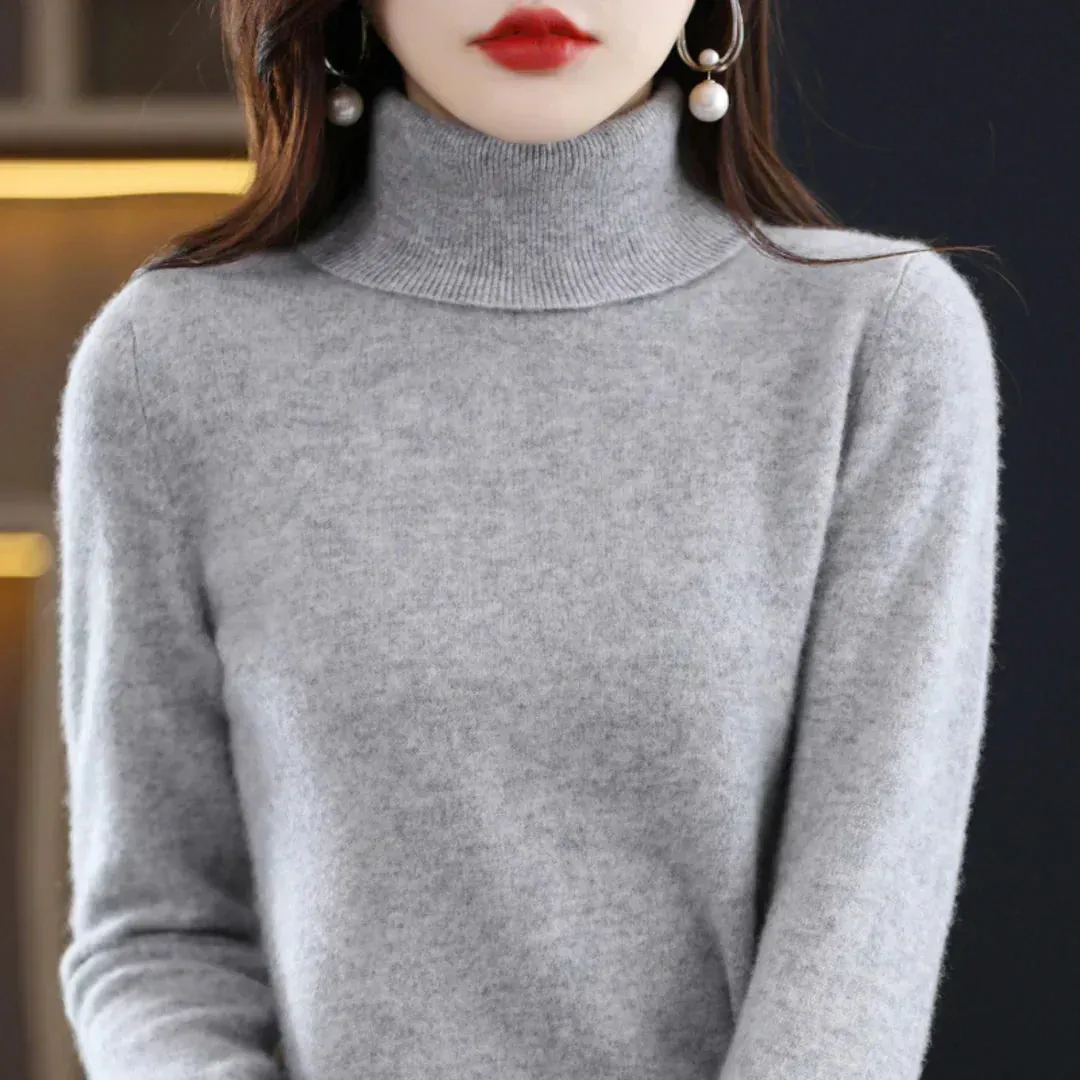 Fashionable turtleneck sweater made of comfortable cashmere