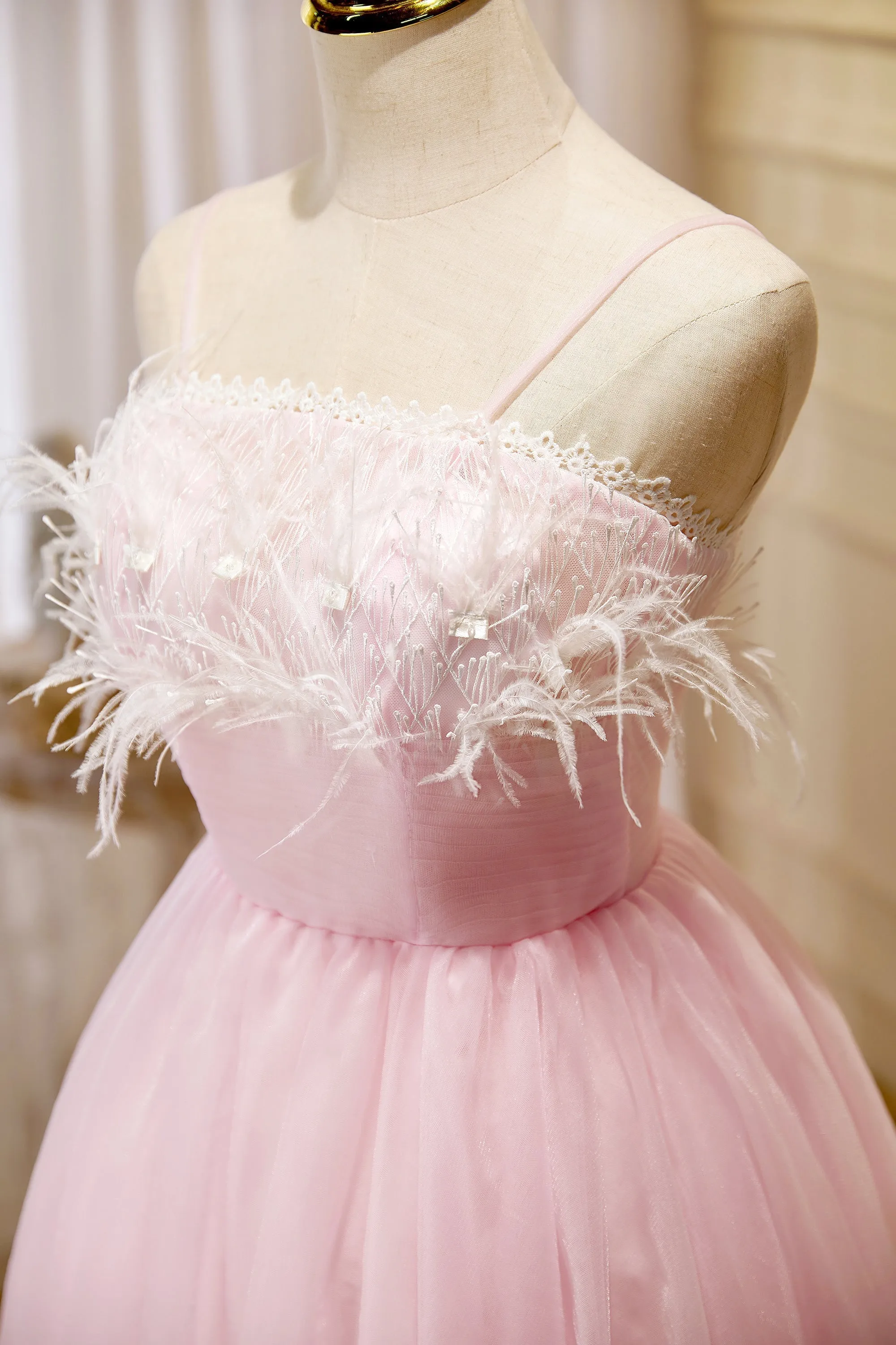 Feather Spaghetti Straps Tulle Short Homecoming Dresses