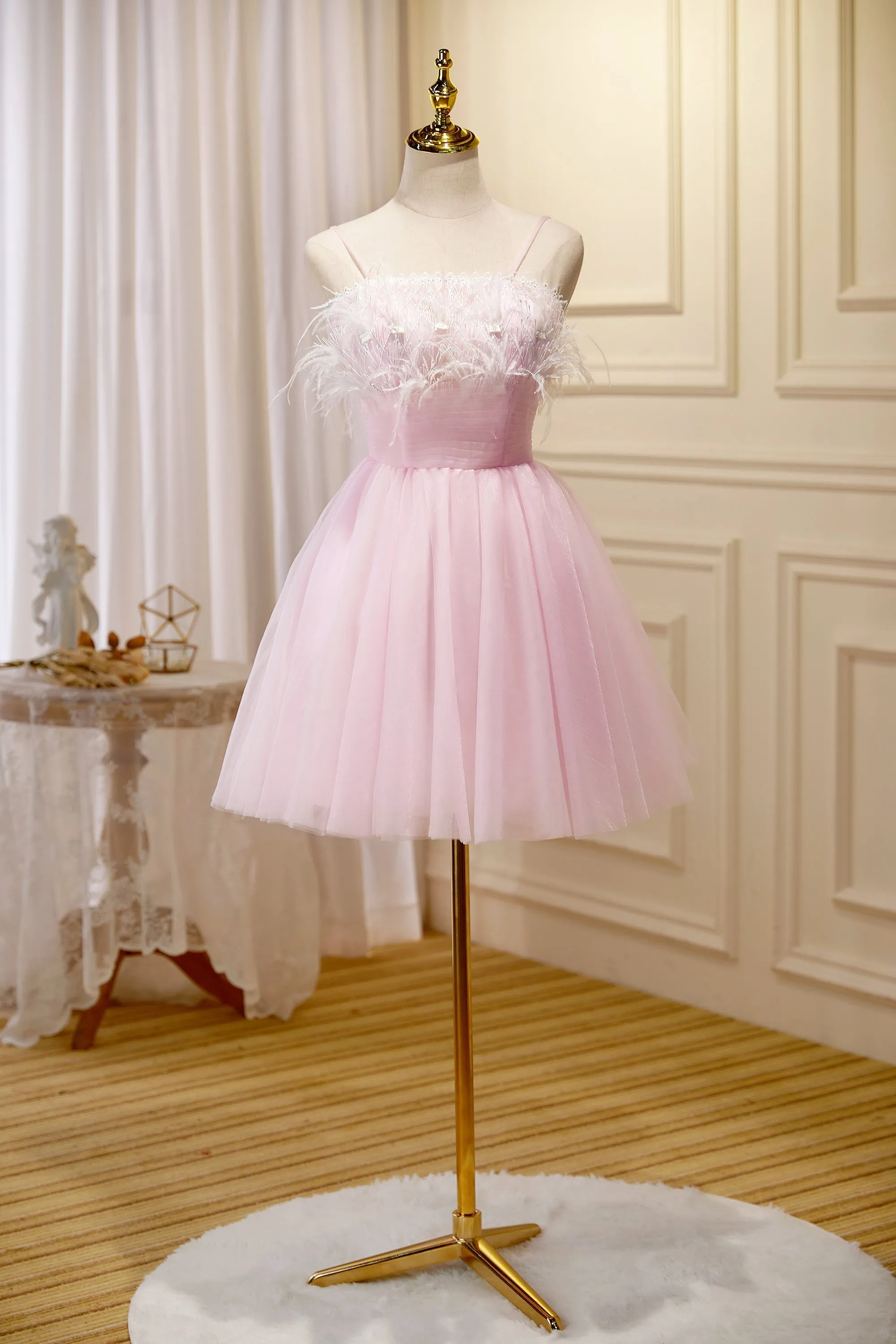 Feather Spaghetti Straps Tulle Short Homecoming Dresses