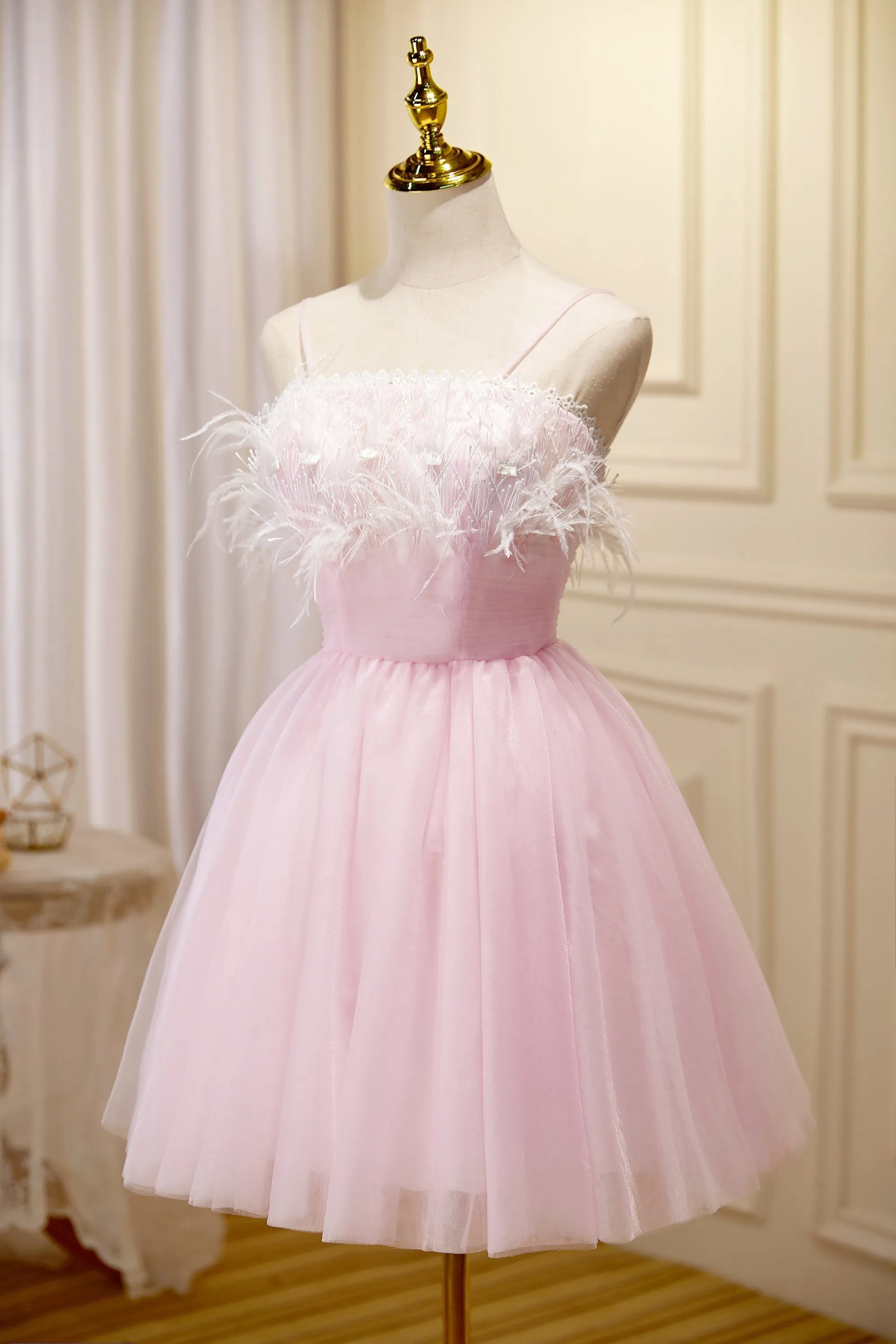 Feather Spaghetti Straps Tulle Short Homecoming Dresses