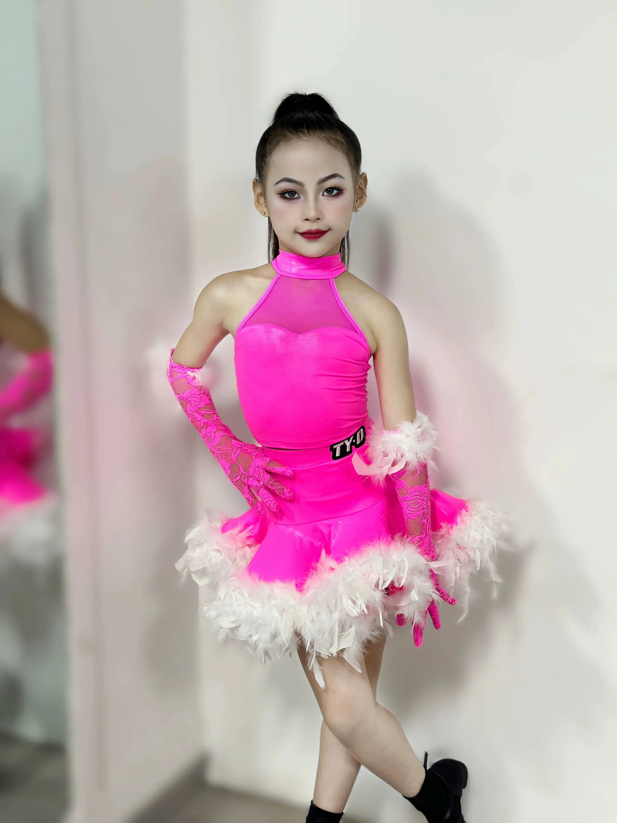 Girls Pink with White Feather Latin Dance Dresses Competiton Stage Performance Salsa Rumba Chacha Party Dancing Costumes for Kids
