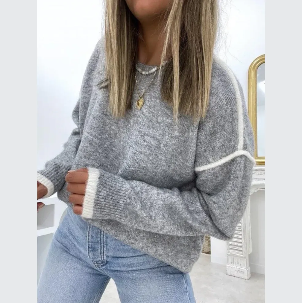 Kyllikki - timeless sweater with a crew neck for an elegant look