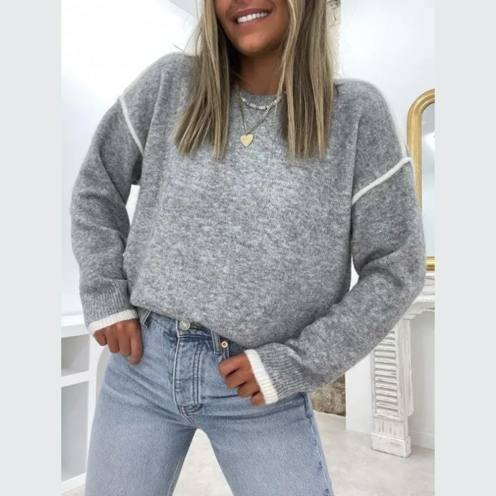 Kyllikki - timeless sweater with a crew neck for an elegant look
