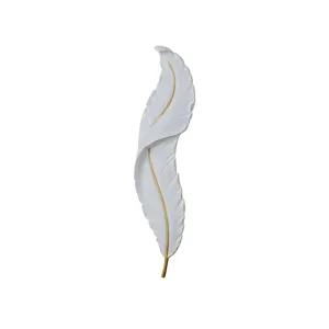Luxurious 3 Colored Feather Wall Lamp