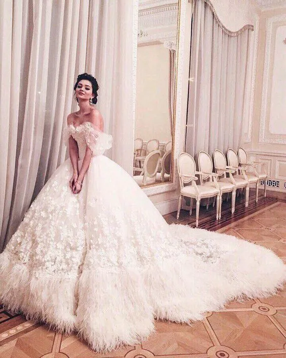 luxury wedding dresses ball gown feather lace applique floral 3d flowers elegant wedding gown