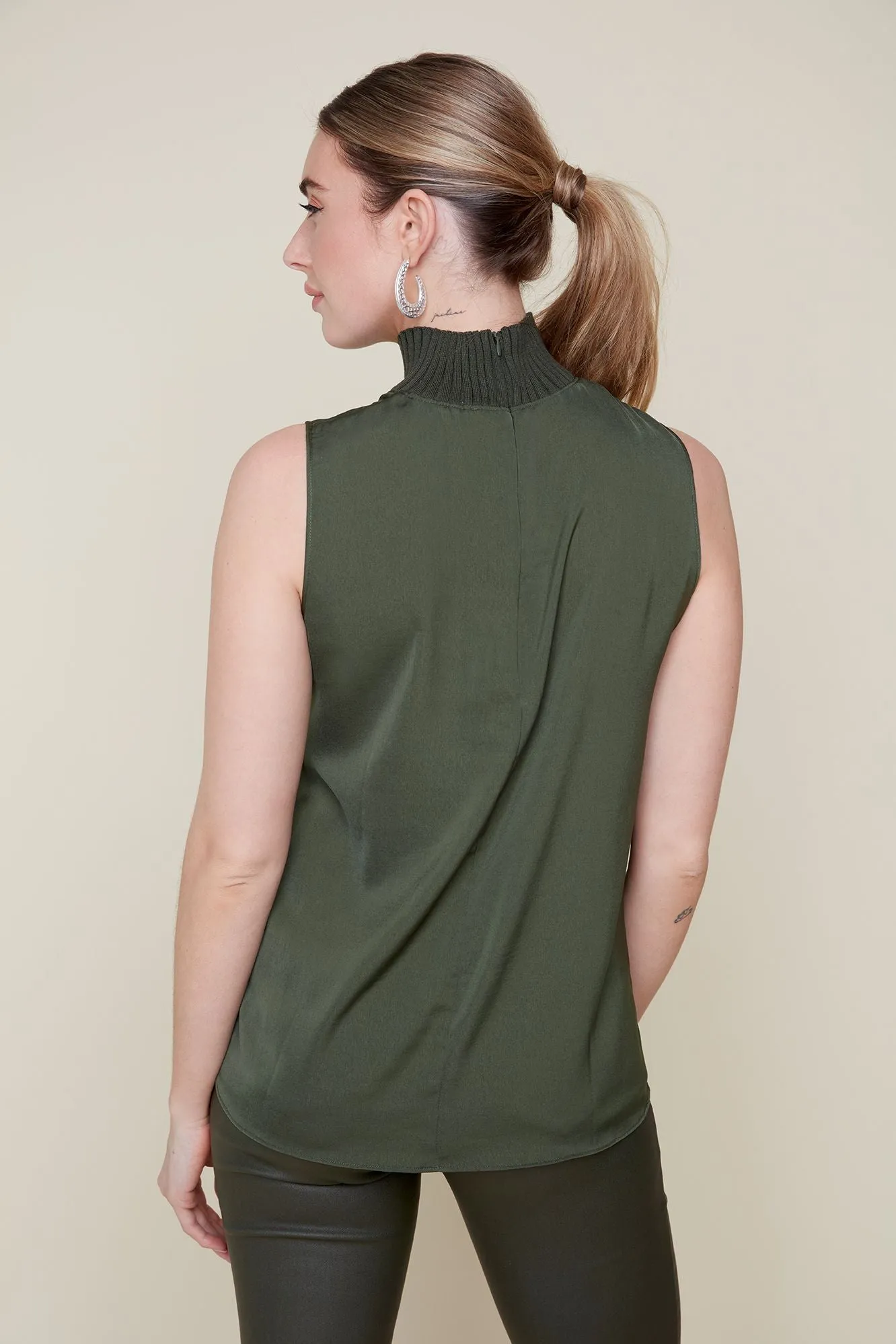 Renuar Sleeveless Chive Blouse