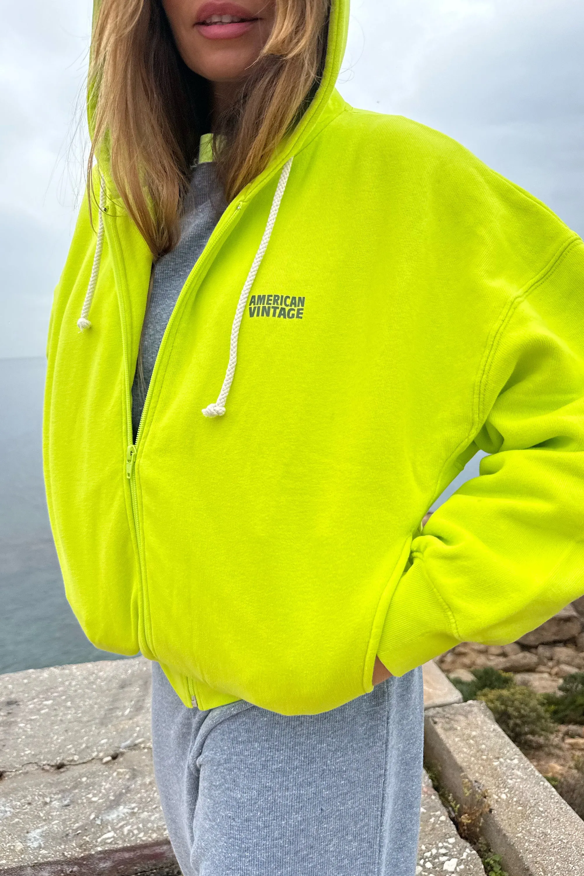SWEATSHIRT