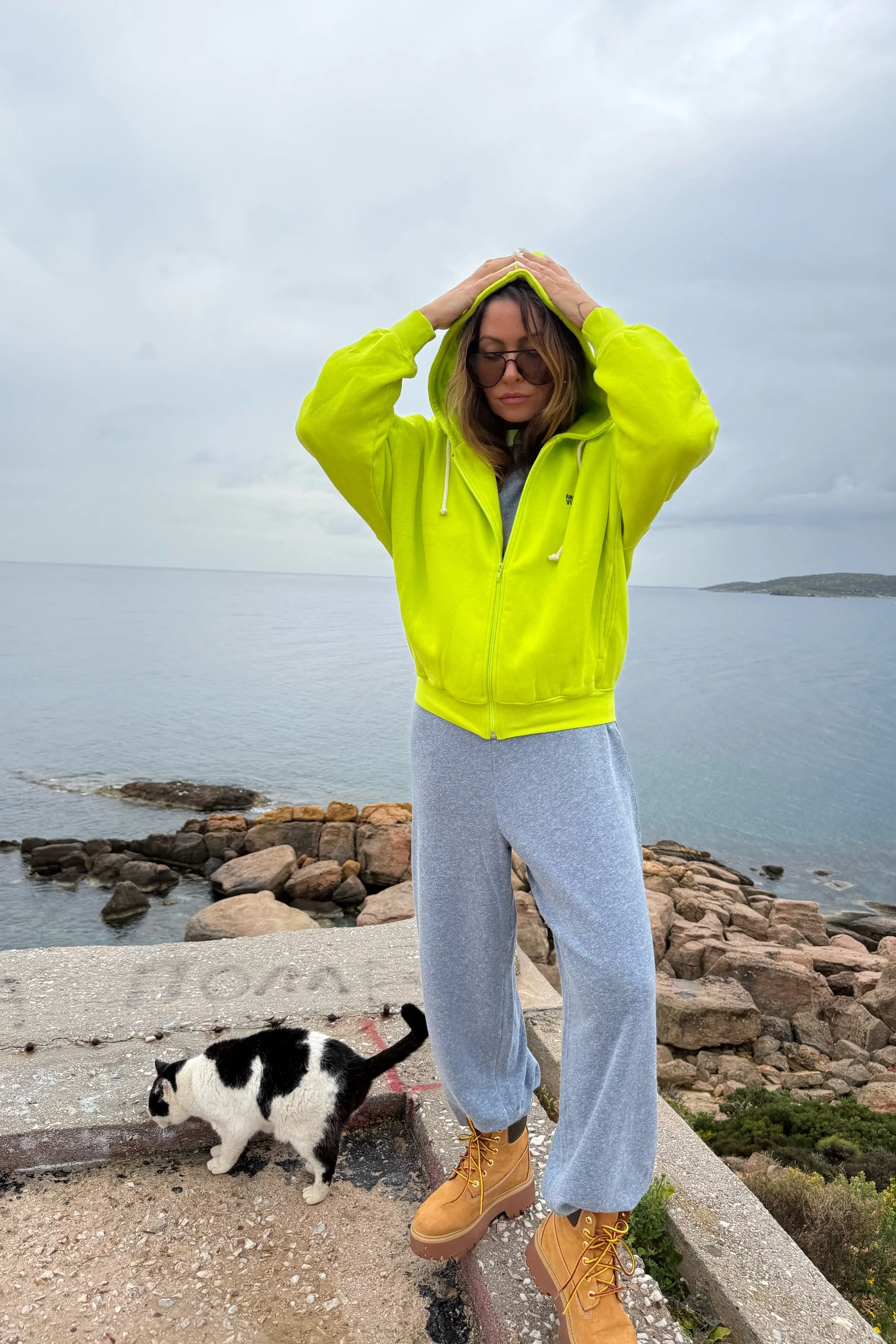 SWEATSHIRT