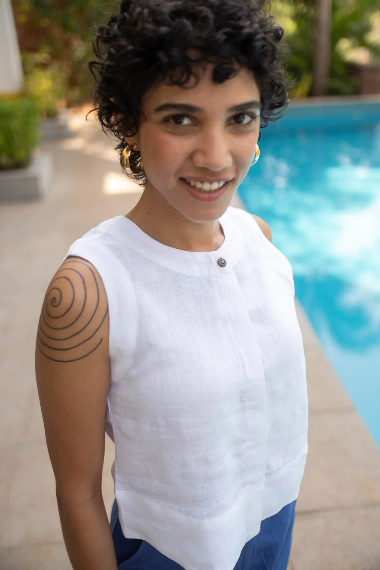 The Linen Sleeveless Shirt