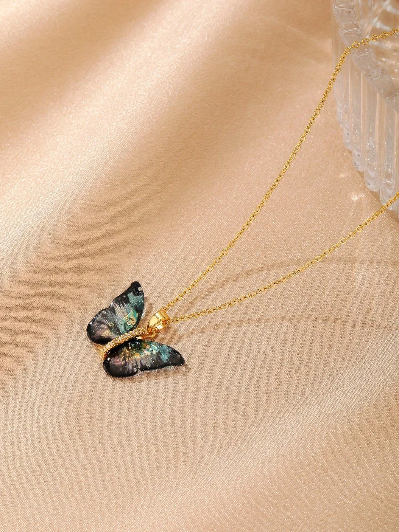 Versatile Black-colored Butterfly With Rhinestone Inlay Design Necklace